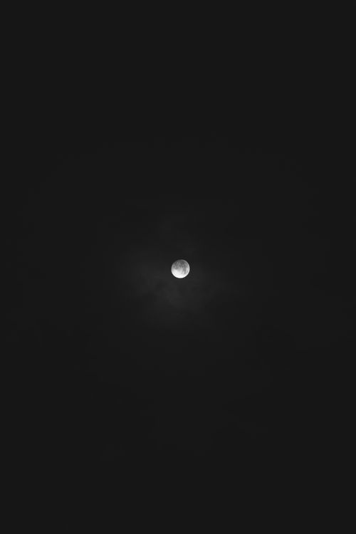 夜 夜の壁紙 夜の背景 月 月の壁紙 月の背景 月光 月面 満月 無地の黒い壁紙 真っ黒な背景 闇 黒のテクスチャの無料の写真素材